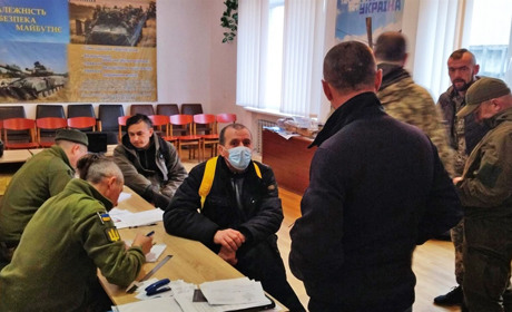 Військові з досвідом і добровольці заступили на охорону Вараського району