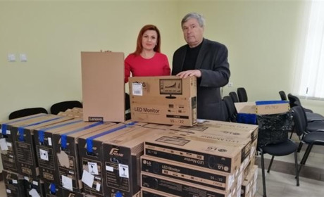 Комп’ютерну техніку, вартістю 438 тисяч гривень, отримали школи Кіцманської ОТГ