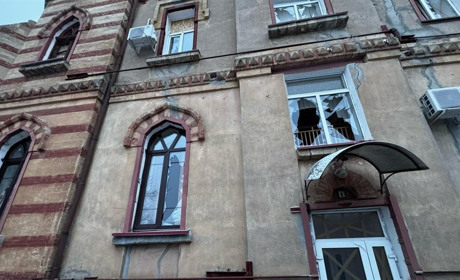 На Херсонщині армія рф атакувала житлові будинки, громадський транспорт та автівки