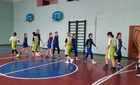 У Вараші відбувся перший тур жіночих змагань з баскетболу. Перемога за командою ДЮСШ Вараш