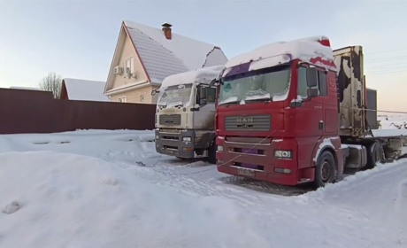 Ожеледиця та невдалий маневр: у Лісоводах водій вантажівки протаранив припарковане авто