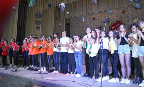 Ліга сміху. Сватівські школярі змагалися у кмітливості та гуморі