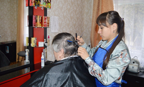 Недорого підстригтися, поремонтувати одяг та взуття. Хто і де може отримати ці послуги у Корюківці?