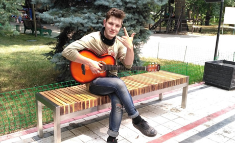 На центральной аллее мелитопольского парка исчезли все лавочки: что там теперь будет