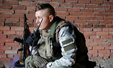 Односельці зібрали кошти на рації захиснику Ростиславу