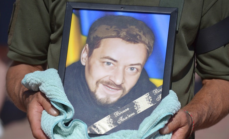 Южноукраїнська громада попрощалася із старшим солдатом Віталієм Чинчиком