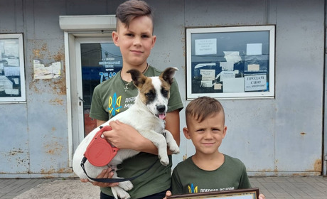 Переможці фотоконкурсу «Мій любий песик» передали виграш на допомогу ЗСУ