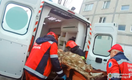 У Вараші поліцейські та надзвичайники врятували жінку