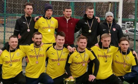 Чемпіоном зональної першості «Д» обласного чемпіонату з міні-футболу знову став ФК «Іванківці»