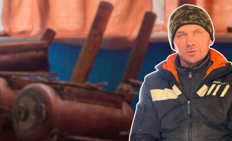 Щоб не мерзли в окопах: волонтер із Сарненщини виготовляє буржуйки для захисників