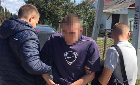 Заліз вночі у будинок та пограбував власницю житла: у Новограді затримали злочинця