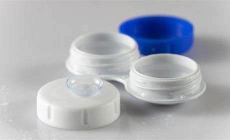 Как восстановить зрение при помощи ночных линз