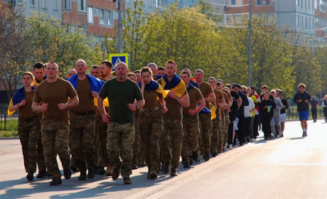 Нетішин об’єднався у пам’яті: у місті відбувся забіг на честь полеглих захисників