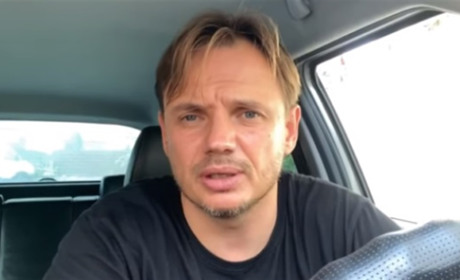 Кирило Стремоусов у Херсоні хизується «досягненнями» окупантів у школі з українськими продуктами