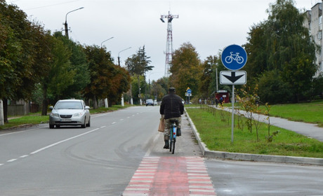 Велодоріжка в Корюківці. Чи вміють нею користуватися велосипедисти й водії
