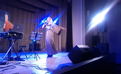 Відома співачка Тоня Матвієнко співала, танцювала та розказувала про своє життя володимирчанам