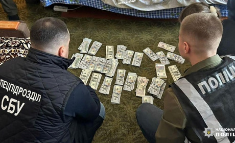 На Хмельниччині знову вилучили майже 8 млн гривень у викритих на хабарі лікарів