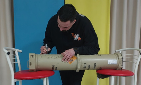 За тубус на пороховому заряді южненці віддали понад 14 тисяч гривень на благодійному аукціоні