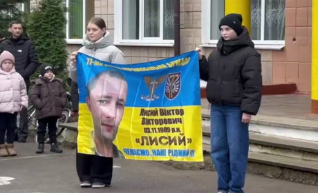 У селі на Сарненщині зустріли звільненого з полону військовослужбовця