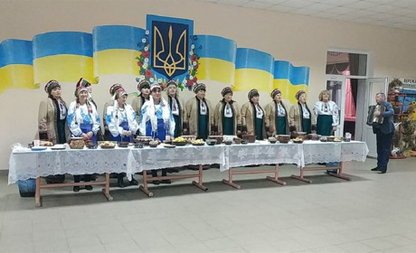 Як у Бережанах на Масницю пригощали різнокольоровими варениками