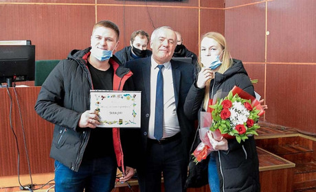 Батькам першого народженого маляти 2022 року з Кагарлицької МТГ вручено подарунковий сертифікат