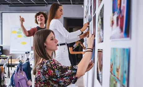 Фотомайстерня у Торецьку: молодь навчать фотографувати і створювати документальне есе