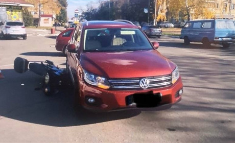 У Переяславі водійка Volkswagen здійснила наїзд на мопед, постраждав 60-річний чоловік: поліція