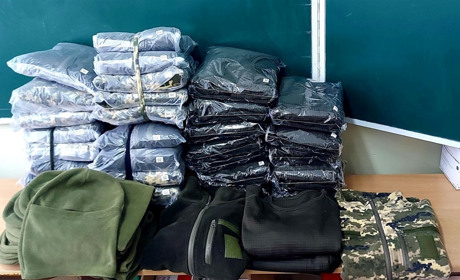 У Старій Рафалівці жителі однієї вулиці закупили спорядження для ЗСУ