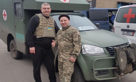 Варашани відправили захиснику України, колезі-лікарю у подарунок автомобіль