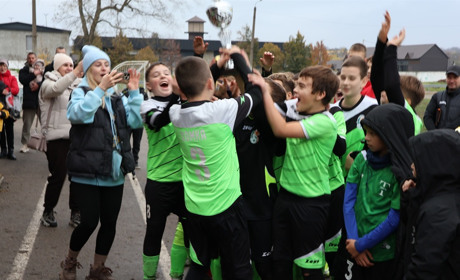 У Первомайську вшанували пам'ять футболіста і воїна Олега Монастирського: фоторепортаж