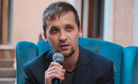 Кров, що прилипла до слів... Про творчість, натхнення й кризи з бердянським поетом Миколою Антощаком