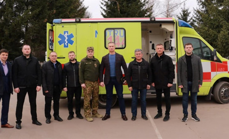 ГО "Ми-Вінничани" на День Нацгвардії придбали захисникам дрони та автомобіль "швидкої допомоги"
