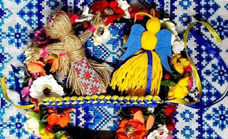 Як виготовити оберіг для ЗСУ: красноградці показують, як робити мотанки, браслети, ангелів
