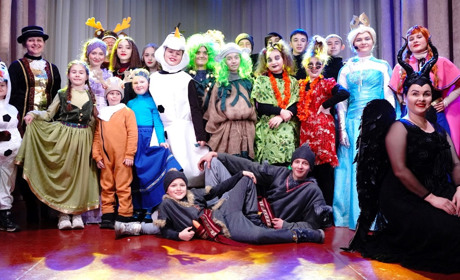 Дітям подарували діснеєвську казку: артисти з Березані зіграли у Переяславі "Крижане серце"