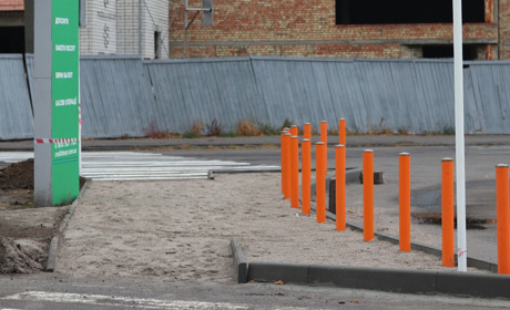 В центрі Нікополя, поруч з 14-ти поверхівками облаштовують пішохідний перехід