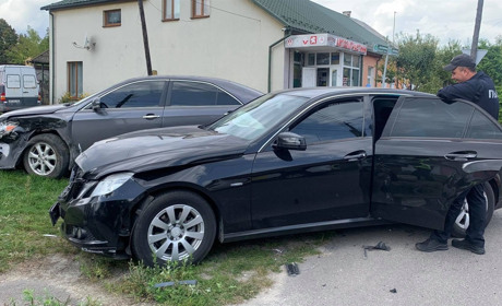 У Сарнах зіткнулися два легковики