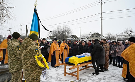Життя – звитяга: в Сущанах провели в останню дорогу земляка-захисника Анатолія Литвина