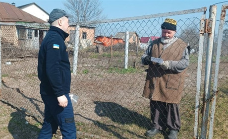 На Переяславщині рятувальники нагадали громадянам про заборону випалювання сухої трави та штрафи