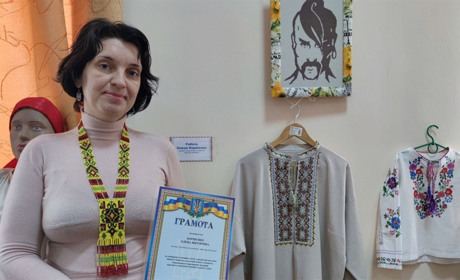 Від хобі до професії. Олена Корнієнко створює вишиванки, прикраси та проводить благодійні лотереї