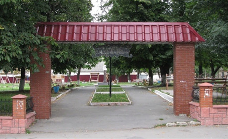 У Городку парк ім. Виноградського оброблять від кліщів: коли не варто відвідувати територію