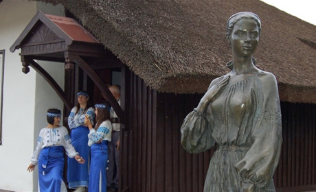 ЖИТТЄВИЙ І ТВОРЧИЙ ФЕНОМЕН ГАННИ БАРВІНОК