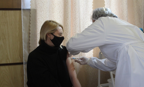 У Городку стартувала вакцинація від Covid-19. Більшість медиків відмовляються від щеплень