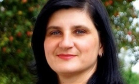 Вчителька Тужилівського НВК Ірина Павлів видала посібники з української літератури