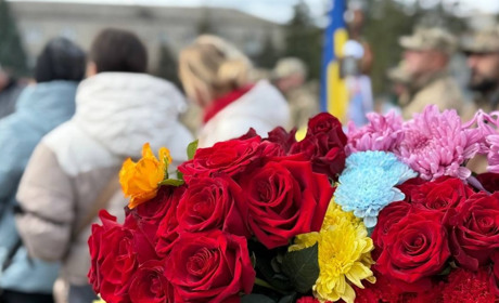 Первомайськ попрощався із захисником України Олександром Романіком