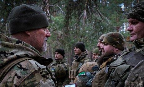 Командир 30-ї ОМБ відзначив нагородами особовий склад з нагоди Дня ракетних військ і артилерії
