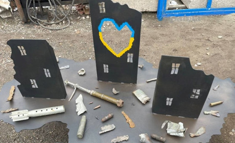 Ковалі зі Знам'янки презентували у Кропивницькому інсталяцію «Війна в Україні»