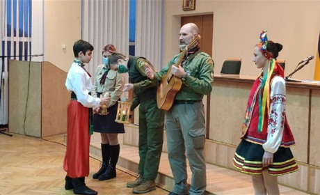 Фастівській громаді передали Вифлеємський вогонь