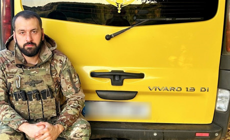 Барчанин Анатолій Колос збирає 50 000 грн на ремонт двох бусів підрозділу