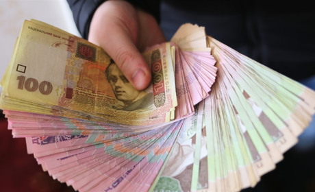 У Сватовому працівника Держпродспоживслужби та викладача навчального закладу спіймали на хабарі