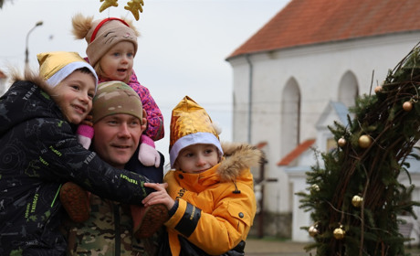 "Нехай будуть щасливими наші діти!" Різдвяне привітання 7 бригади тактичної авіації